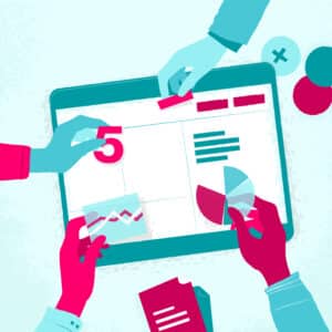 4 Hände arbeiten an einem Projekt