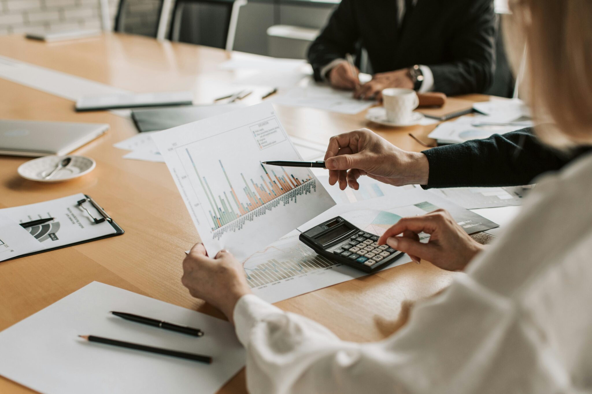 Dashboard che mostra le metriche di performance finanziaria dell'agenzia