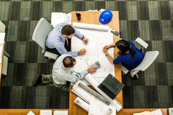 Avec un ERP, les collaborateurs accèdent facilement à l’information dont ils ont besoin pour mieux travailler