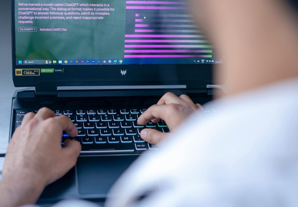 outil-ia Un homme utilisant un outil IA