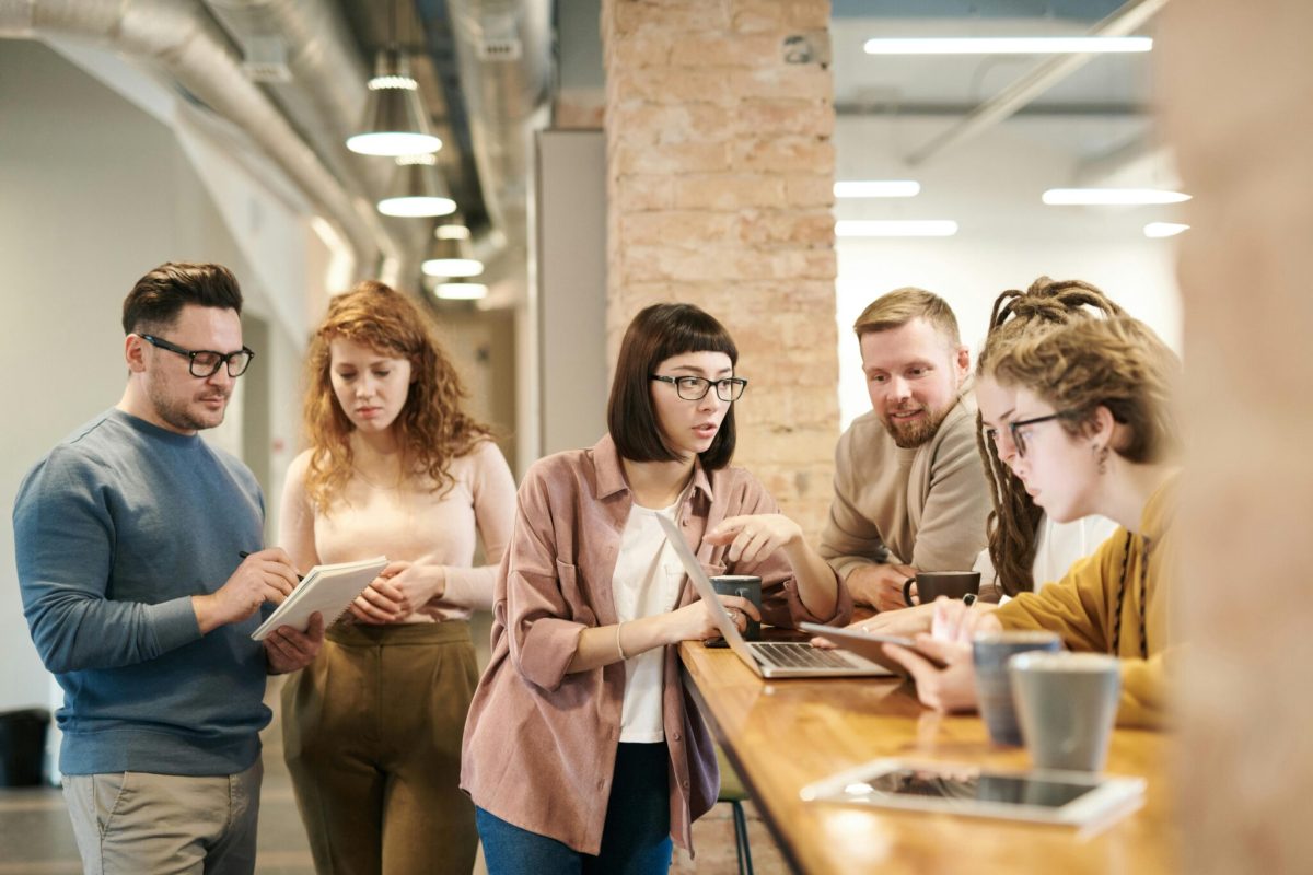 illustration of team working in collaboration